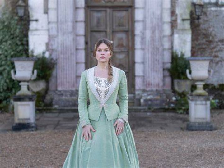 Alice Eve in front of London house with matching outfit