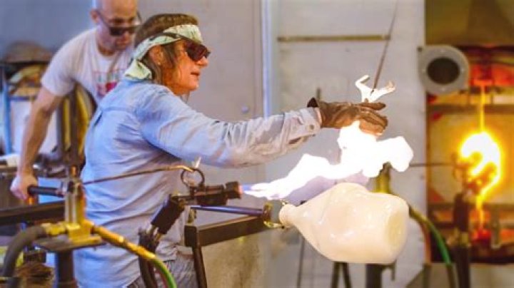  Golaith glass blower