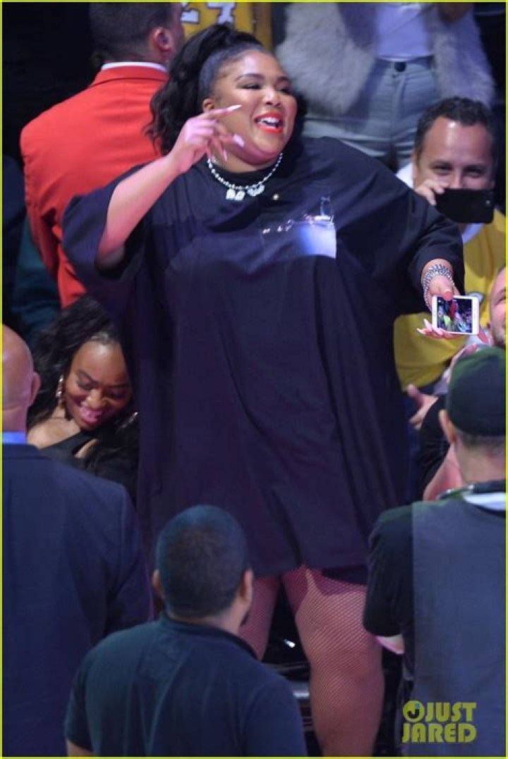 Lizzo Bares it All Twerking At Lakers Game
